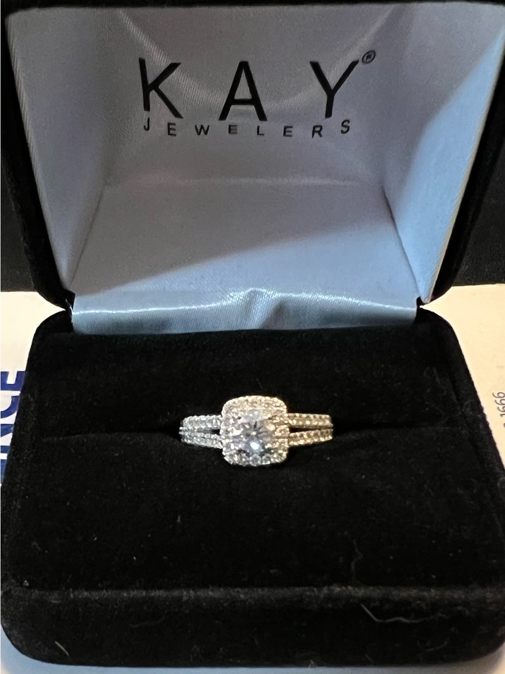 Sparkling 14K Gold Diamond Halo Engagement Ring with Pavé Split Shank